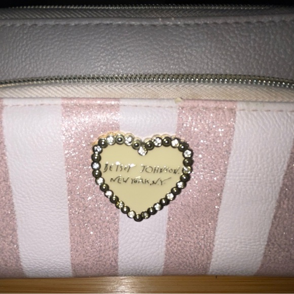 Betsy Johnson Two toned wallet - Picture 3 of 14